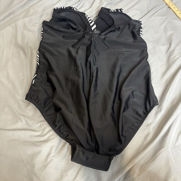 Baby Phat Women’s Plus Size 3X Black White Animal print One Piece Swimsuit - Picture 4 of 8